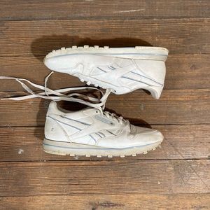 Reebok Vintage Men’s Sneaker 9.5 (runs small)